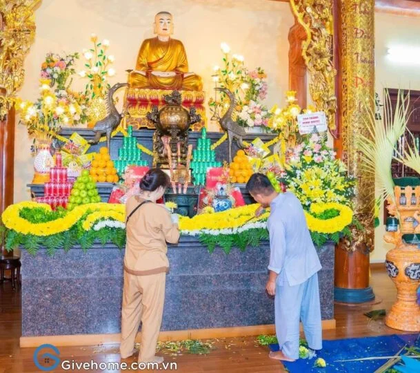cắm hoa cúc bàn thờ phật3